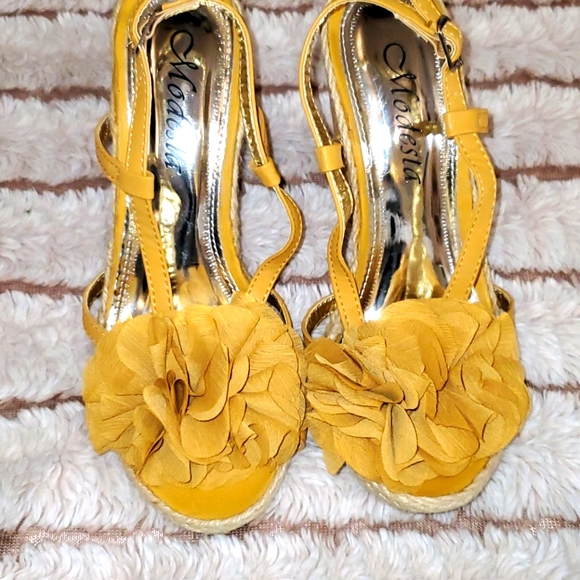 Wedges 👠💛🌼 - Picture 4 of 4